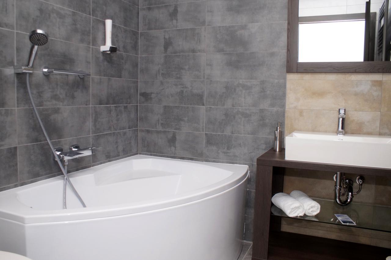 Hotel Fitromax Ajka Екстериор снимка
